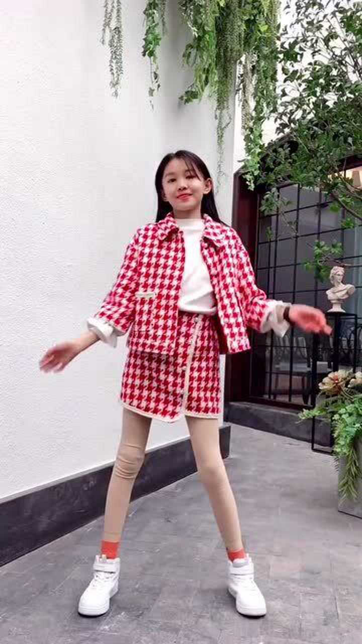 宋小睿跳四季予你 手势舞,美成小仙女!