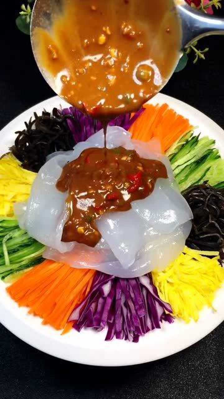 五彩拉皮,教你轻松做拉皮,搭配秘制酱汁,让家人清爽吃顿饭!