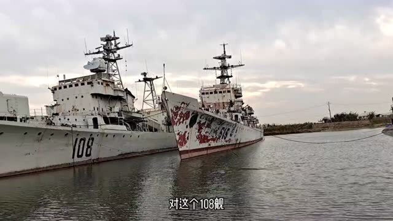 泰州大桥下停放的军舰锈迹斑斑还不如当个靶船