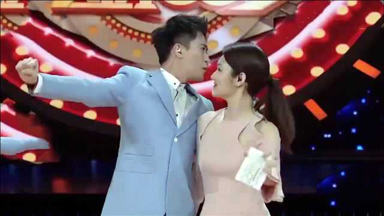 龙洋才艺有多好与杨帆即兴跳新疆舞惊艳全场怪不得能主持春晚