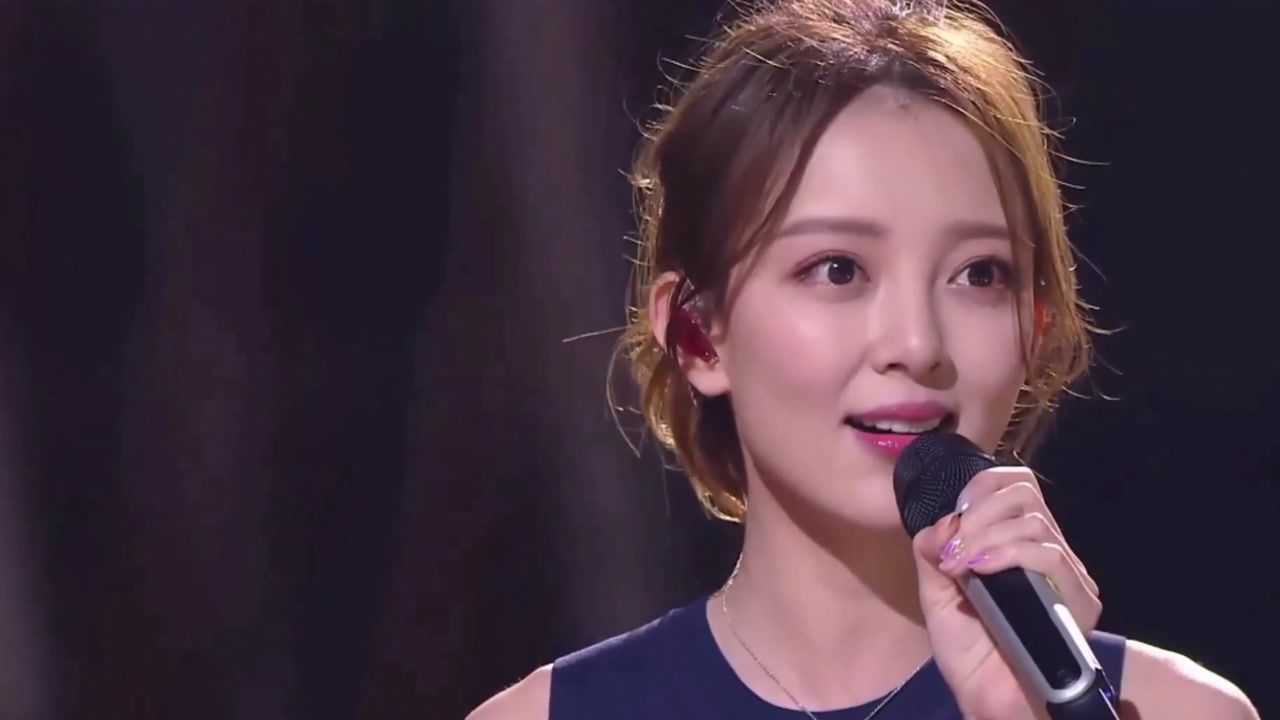 《笑看风云》完整版,翻唱:汪小敏,人美歌甜,惊呆台下原唱男神