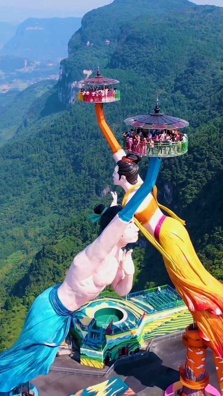 很多人好奇,重庆飞天之吻,到底怎么上去的,今天,为大家揭秘.#旅拍
