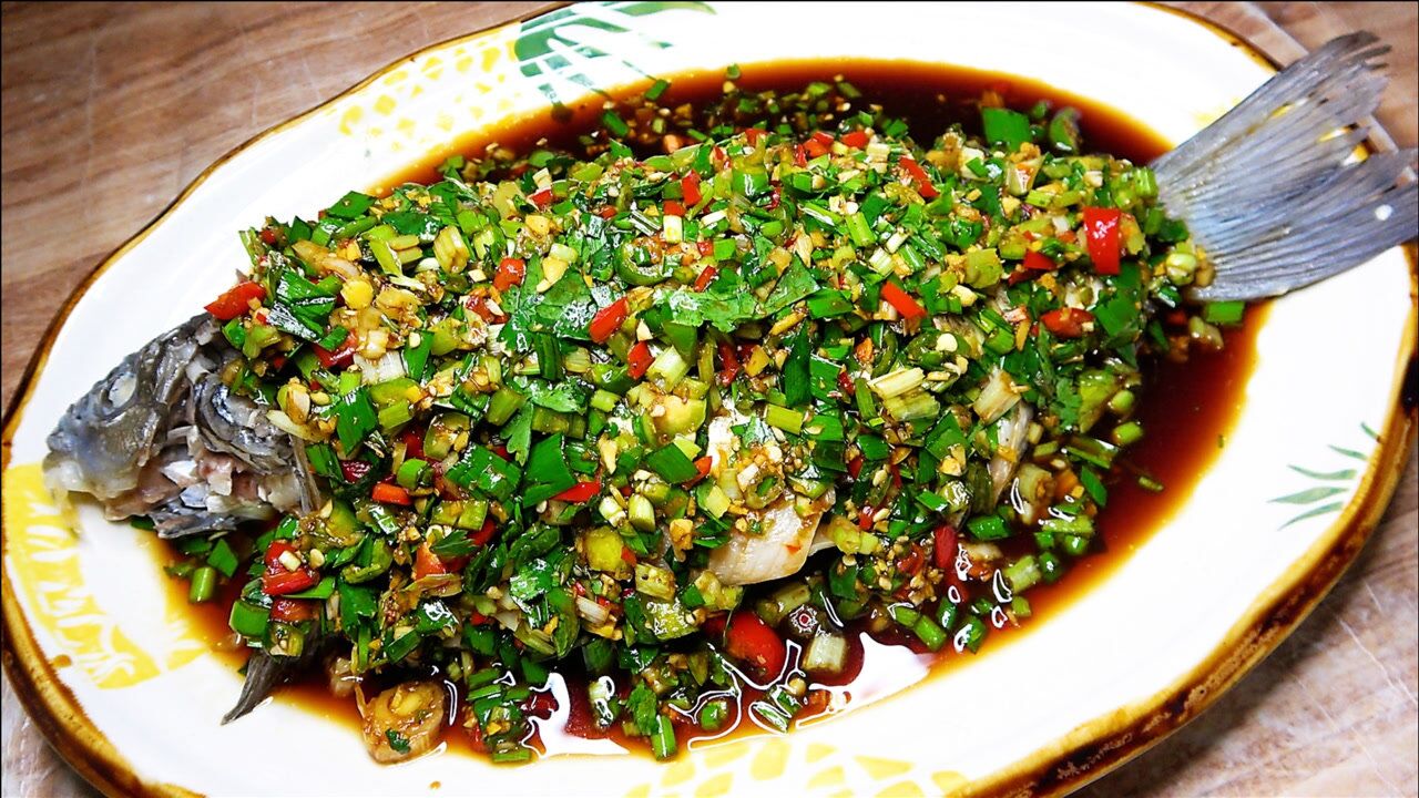 鲫鱼还是四川口味的好吃教你做韭菜凉拌鲫鱼鲜香入味又解馋