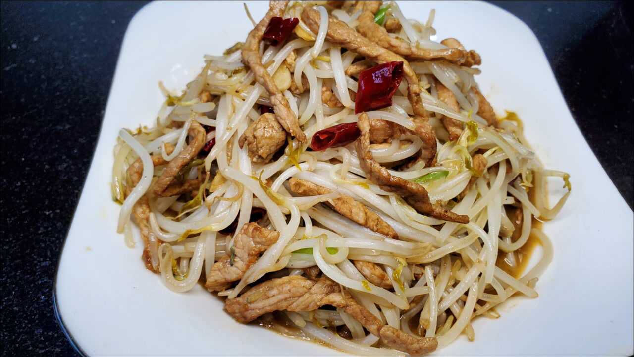家常菜:绿豆芽炒肉丝,豆芽清脆,肉丝鲜嫩,最好的荤素搭配!