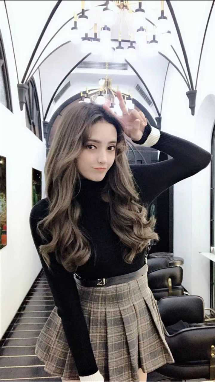 热依娜发新歌,diss陈芳语,歌词藏头让对方闭嘴!