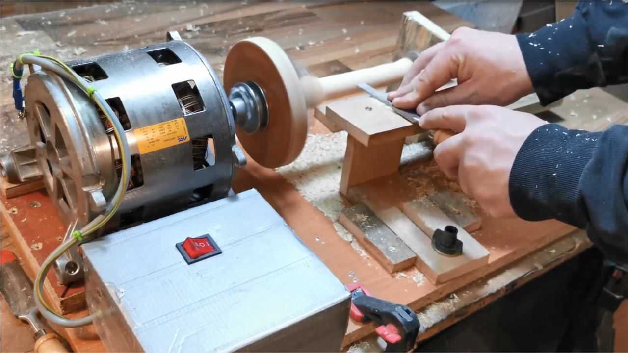 真是民间出牛人,小伙用洗衣机电机自制车床,动力杠杠的