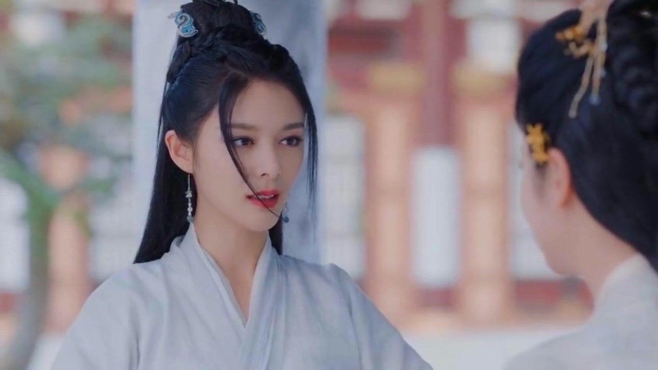 且听凤鸣:左青鸾拿圣后最喜欢的杜鹃花讨好圣后!圣后很是喜欢!