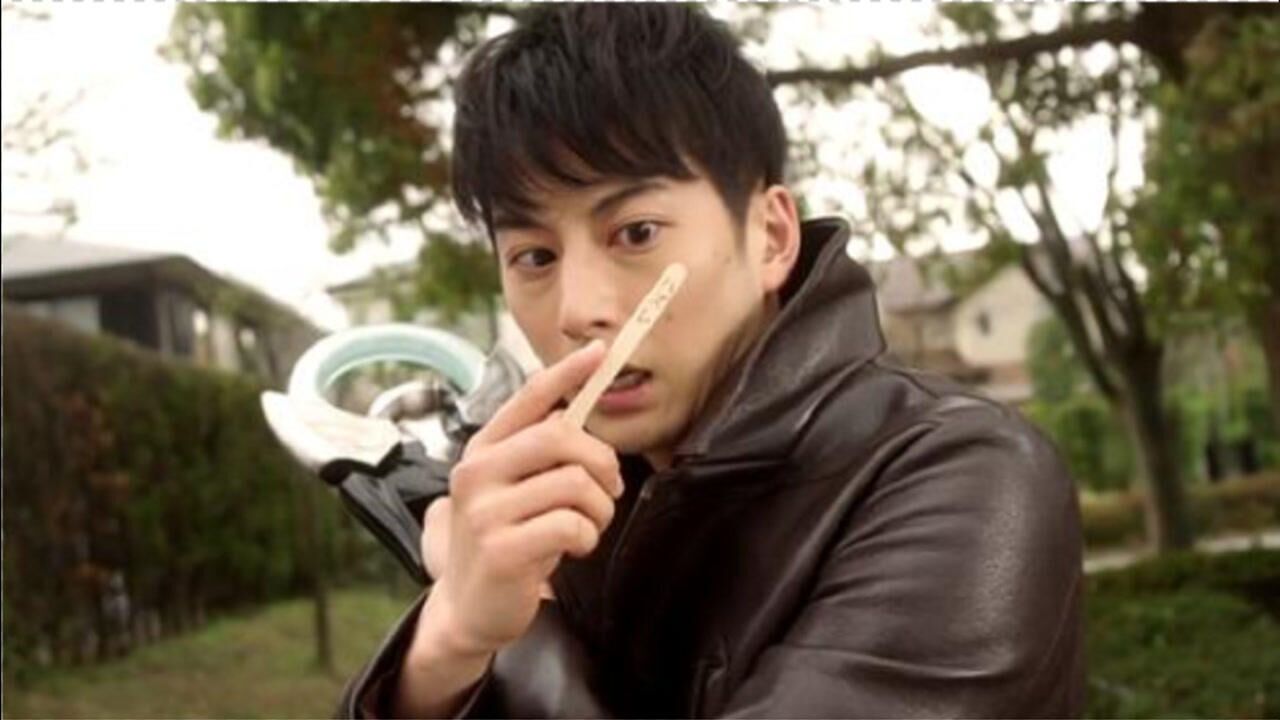 奥特曼奇葩变身黑历史!红凯冰棍变欧布,优幸手拿叉子致敬初代