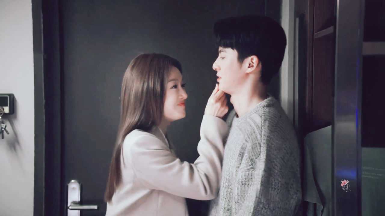 秦岚x王鹤隶年下小狼狗x漂亮姐姐壁咚kiss弟弟好会亲啊