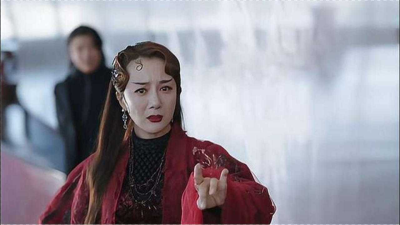 司藤:白英突然唱起戏来,谁料一回头瞬间变脸,太恐怖了!