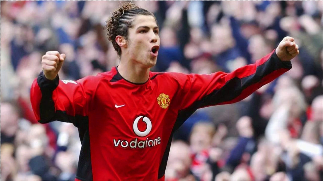 回顾03年曼联vs博尔顿,c罗身披7号战袍首秀,华丽球技征服梦剧场_腾讯