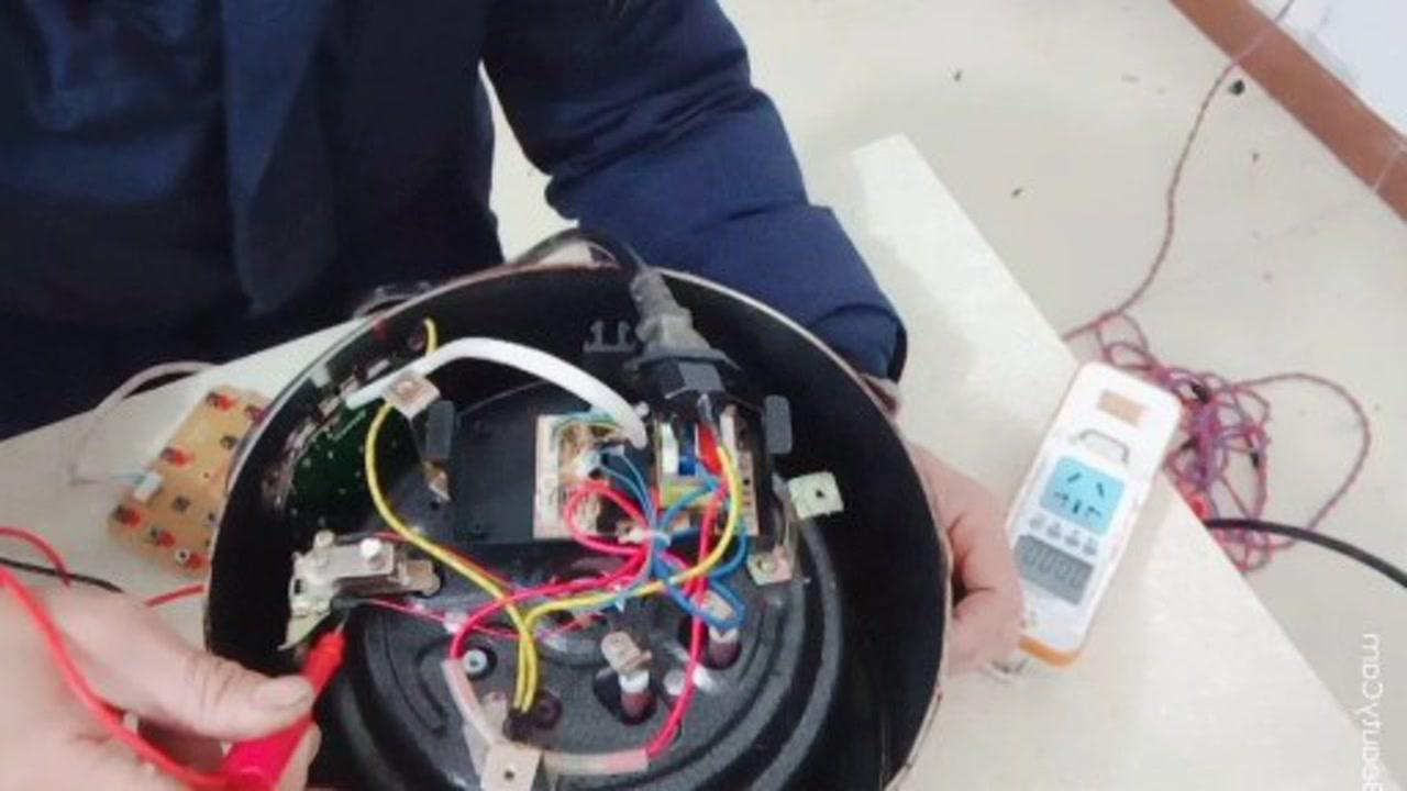 电压力锅出现e4,不通电,煮饭不熟或煮饭糊,如何判断与维修.