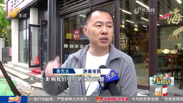 济南新泺大街新植绿化树挡店铺门口 业主盼“挪个窝”