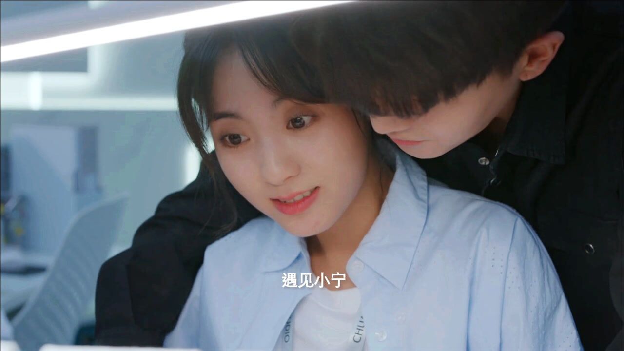 乌鸦小姐任嘉伦背后抱住邢菲说好喜欢你邢菲一脸幸福好甜蜜