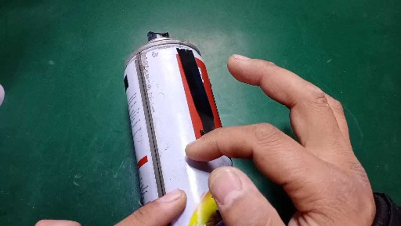 拆解一个自喷漆罐看看内部结构