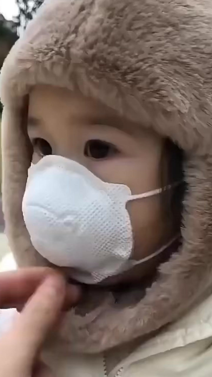 听说小朋友戴口罩都是张着嘴巴的?