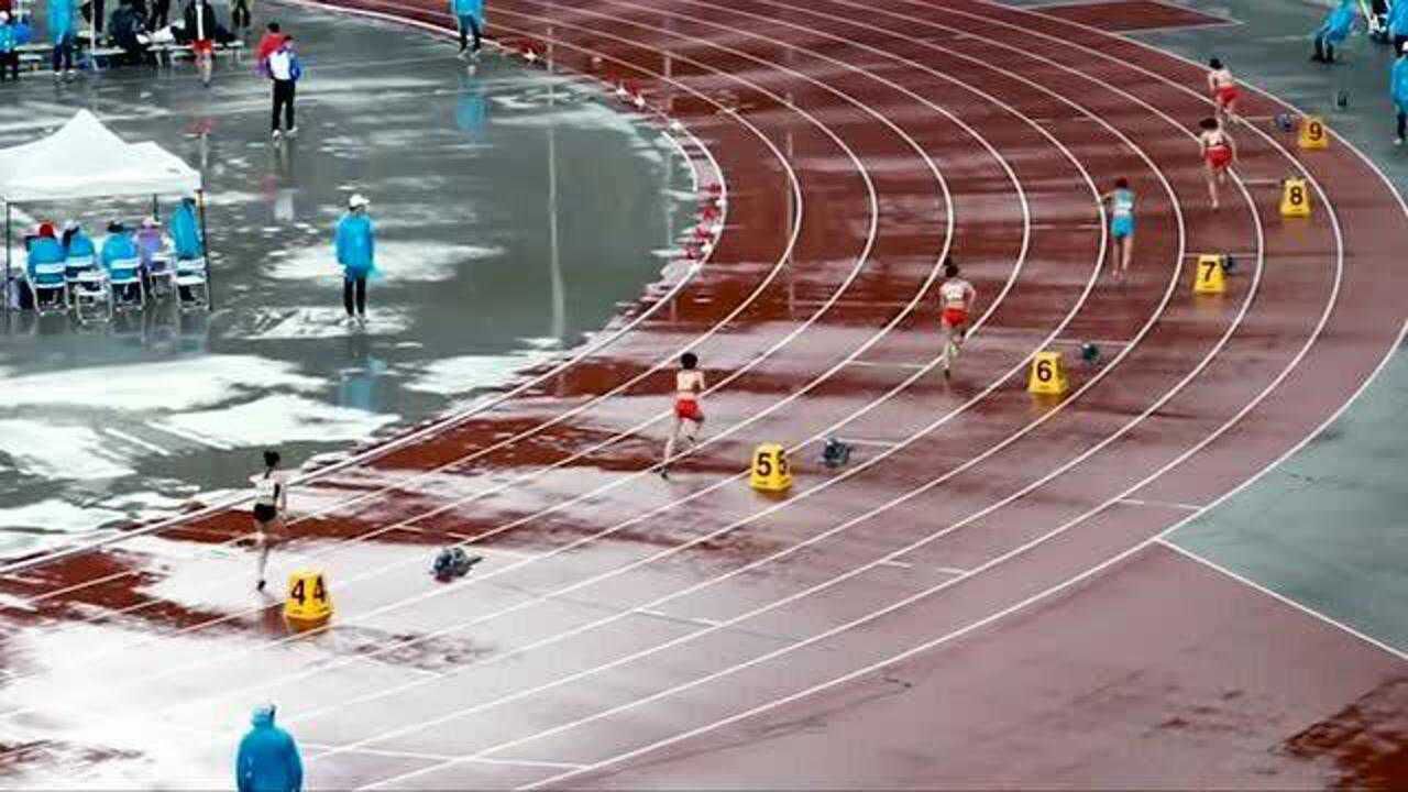 女子400米決賽,王春雨跑出52.98秒率先衝線,並創造個人最佳_騰訊視頻