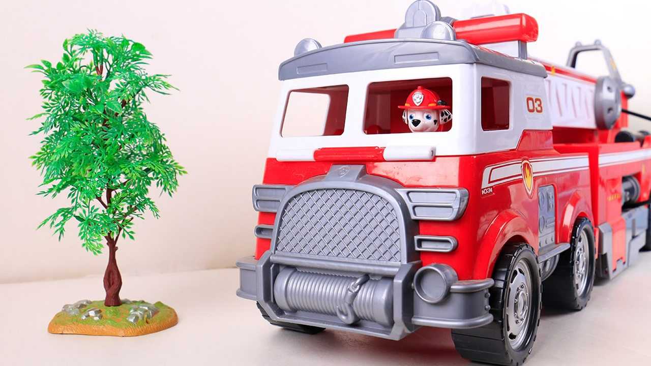 西西玩具童话屋 汪汪队毛毛的大型消防车,冰块降温,升降梯灭高处火灾