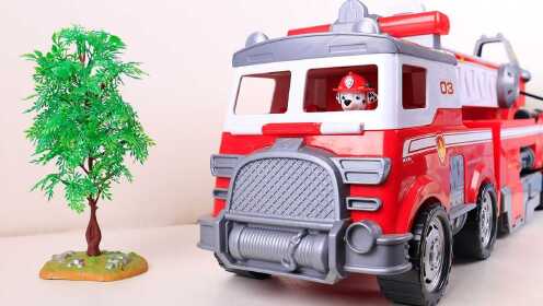汪汪队毛毛的大型消防车,冰块降温,升降梯灭高处火灾