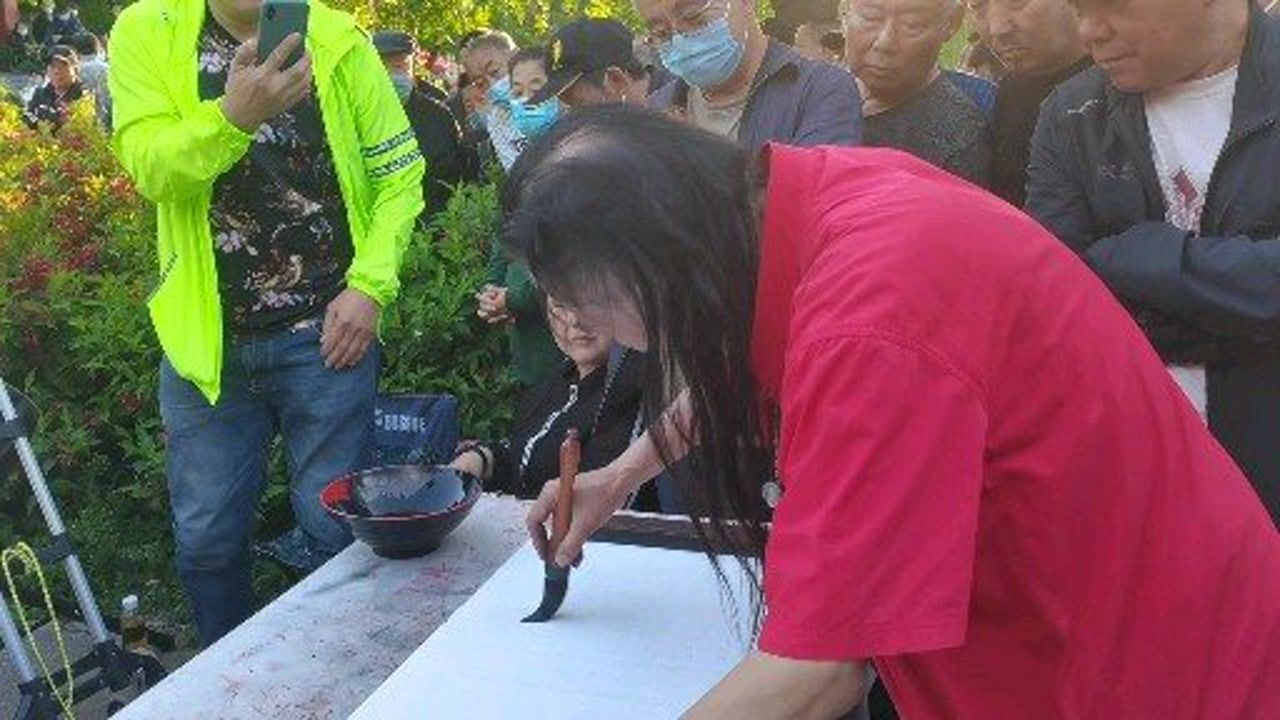 实拍沈阳著名书法家张实老师现场展示书法