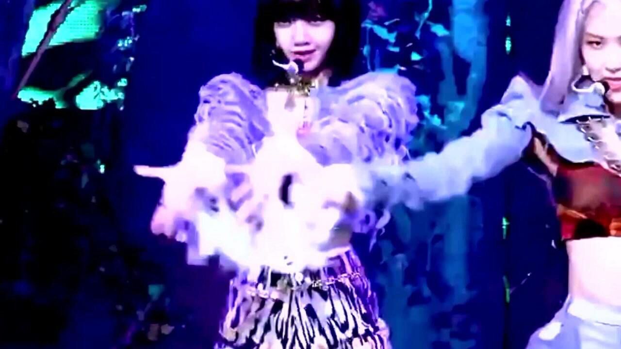 Lisa个人直拍SOLO,丽萨人间芭比眼神杀,绝绝子_腾讯视频