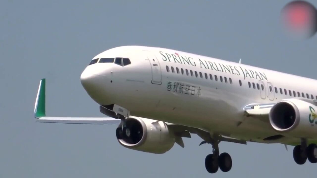 春秋航空日本的波音737800客机降落日本新千岁机场