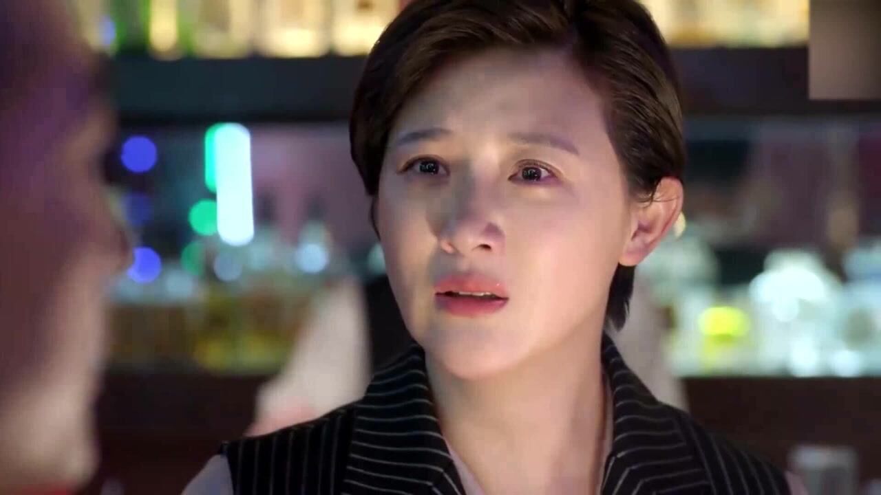 绽放吧百合狐狸精抢了男人还嘚瑟铁花不惯着一酒瓶直接撂倒