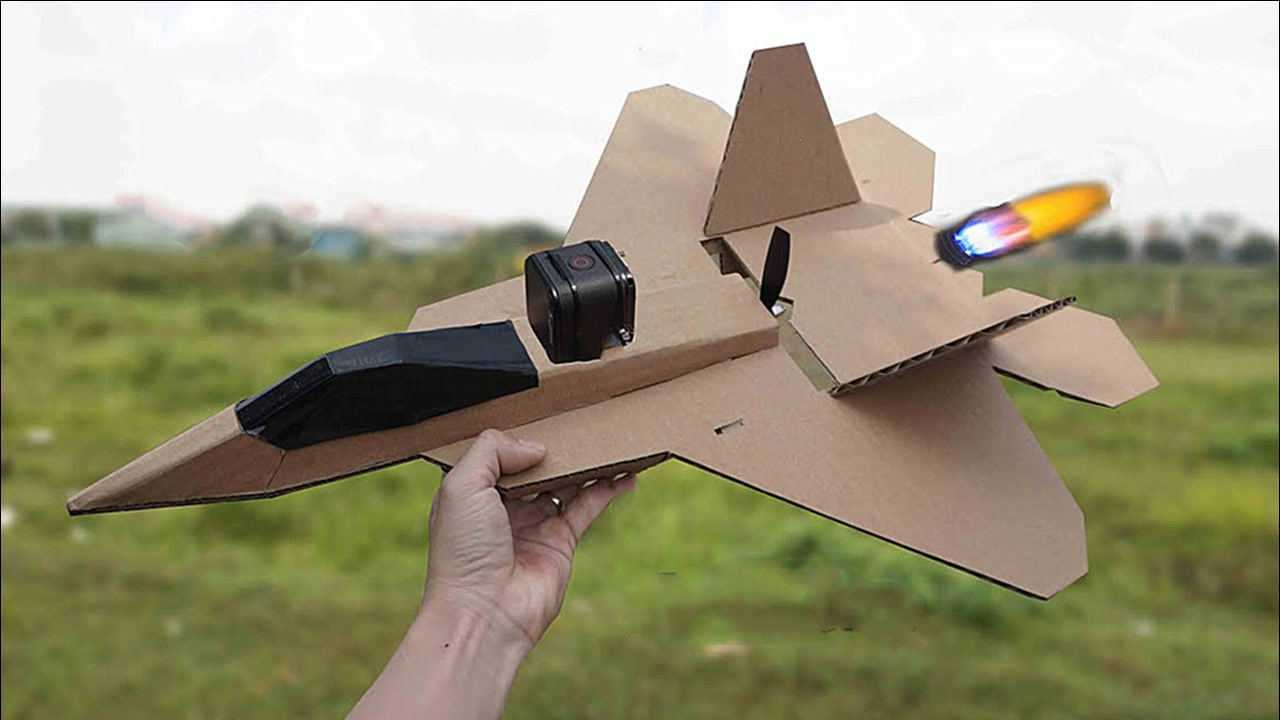 用纸皮制作一架遥控飞机,成品出来赶紧试了一下,这效果无敌了