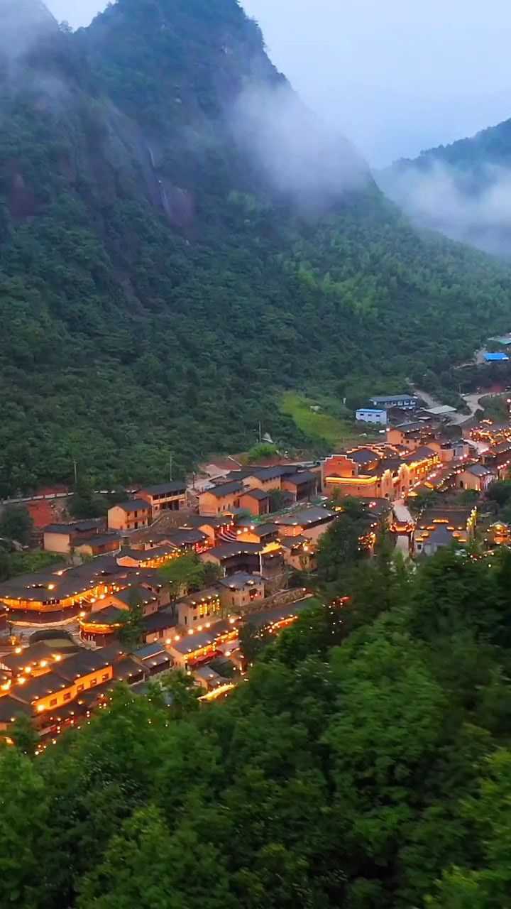  全国重点景区江西上饶望仙谷：陨石坑奇迹，崖壁如刀削，流云飞瀑缠绕，古风穿越简单_高清1080P在线观看平台_腾讯视频 Motiv 