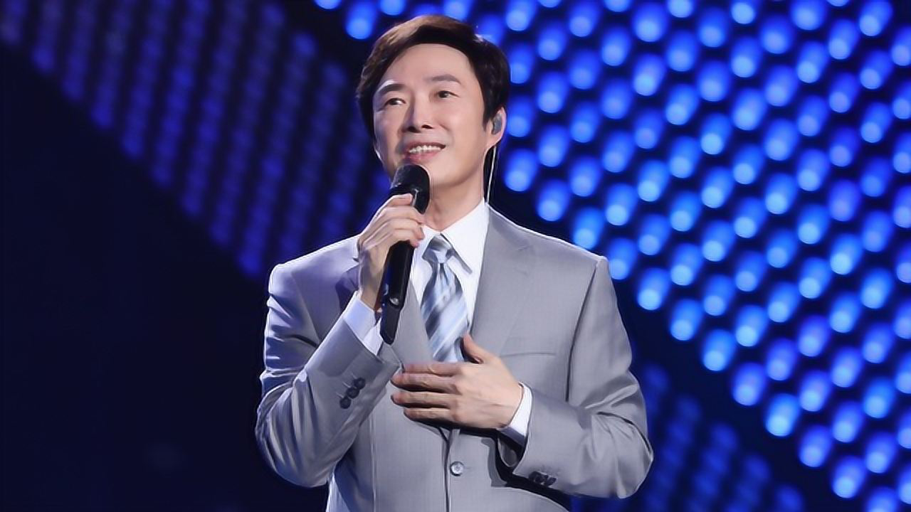 费玉清演唱《朋友一个》,很温暖的歌声,却唱哭歌迷_腾讯视频