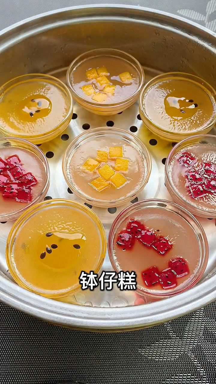 火遍夜市小摊的钵仔糕,做法其实很简单,能做上百种口味,软糯q弹,老少