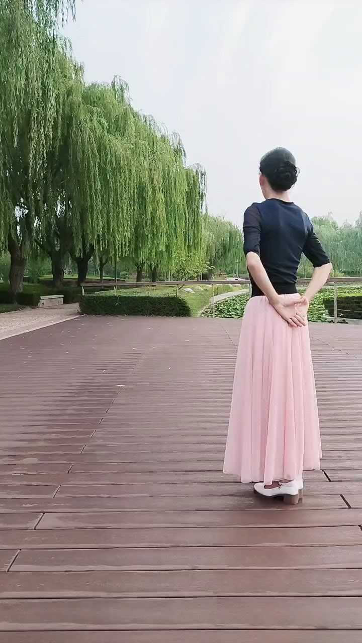 慢三女步图片