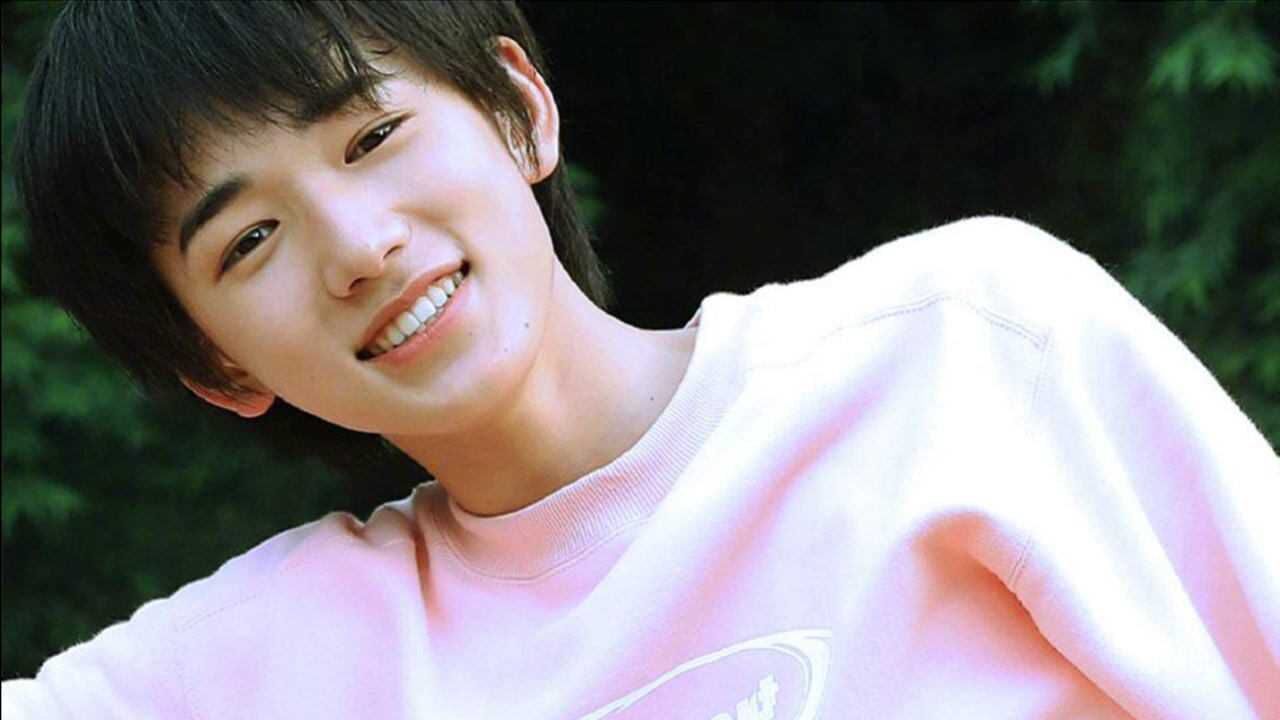 宋亚轩笑起来和妈妈一模一样笑着哭的表情都神同步