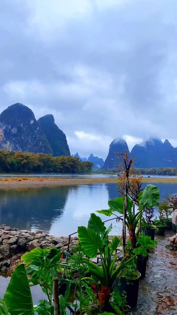 青山绿水碧波荡漾