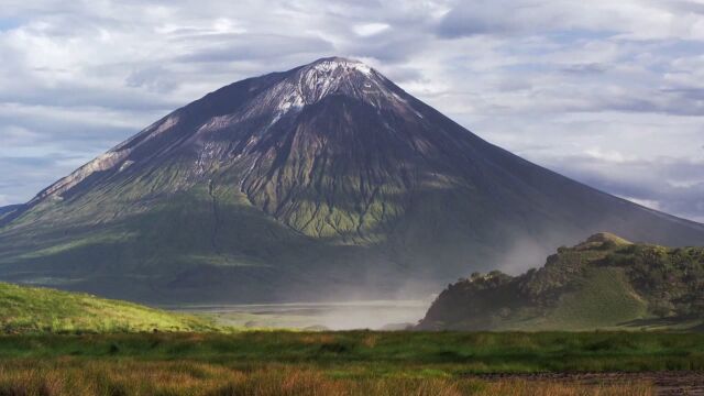 火山是马塞人眼中的神圣!的确是火山造就了塞伦盖蒂生态圈!#“知识抢先知”征稿大赛#