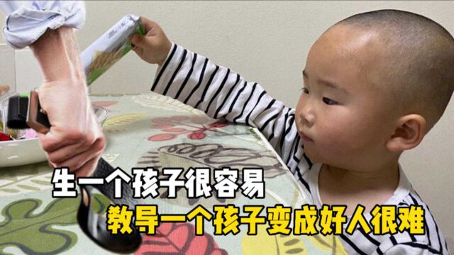 2岁孩子等父母都睡觉了,起来偷东西吃,妈妈说这样的孩子不能要