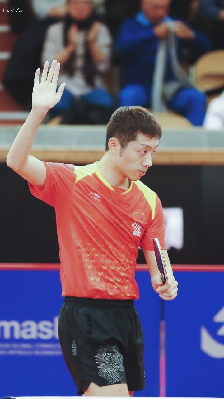 国乒三剑客许昕他不仅是小傻狗更是2019年撑起国乒大旗的许昕一个人