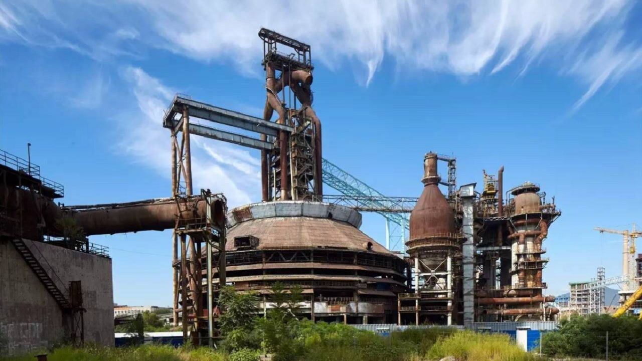 北京奥运会,为贴合绿色奥运,首钢忍痛搬迁