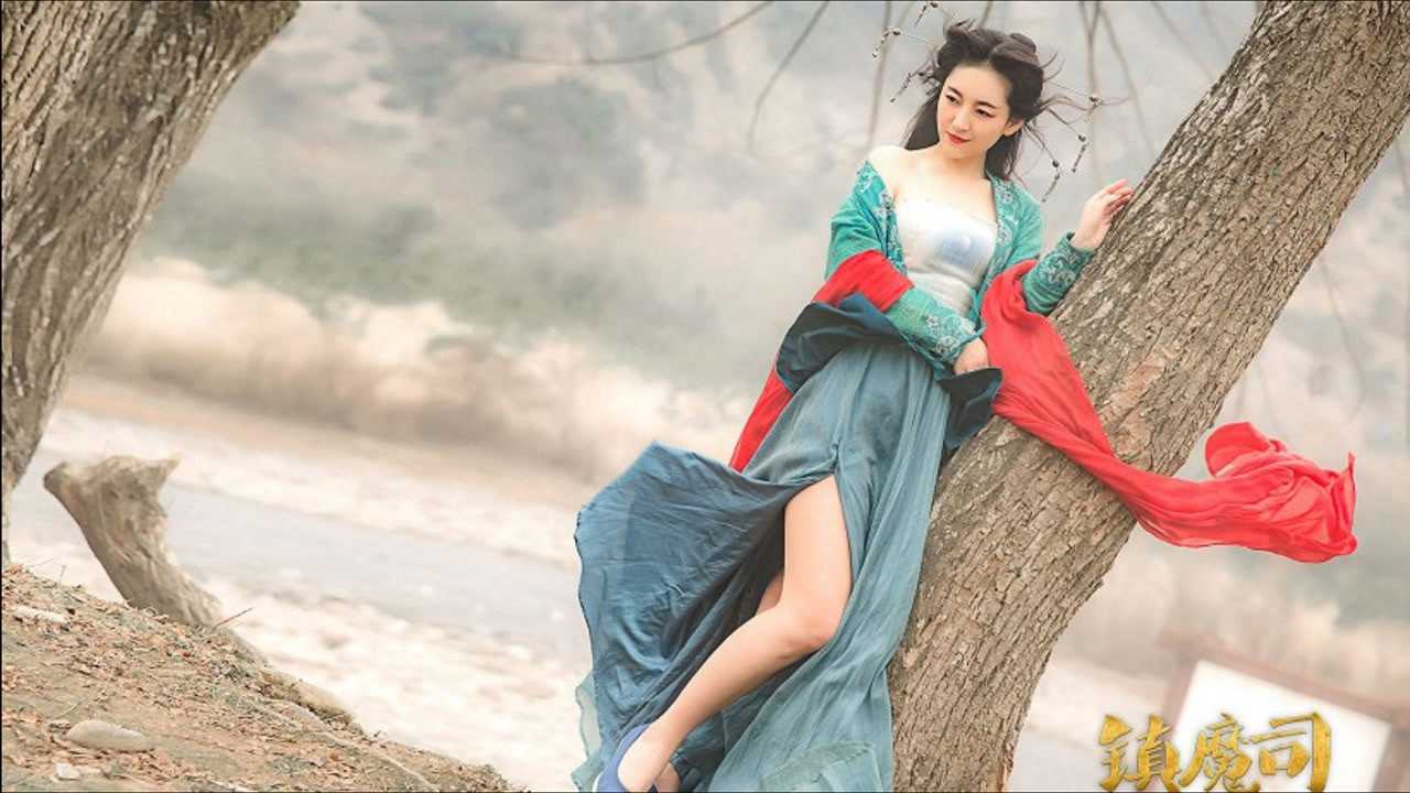 镇魔司:美女穿着太性感,男人看了都找借口让她披上衣服