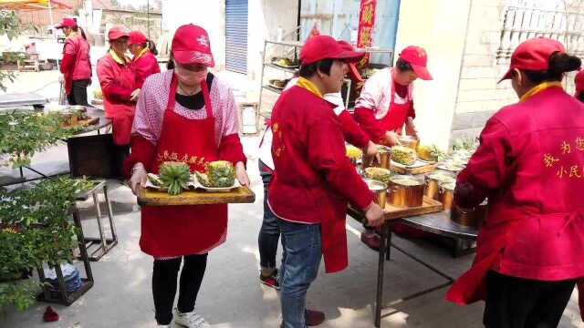 农村有钱人家办婚礼,省钱还排场,酒店也不过如此!