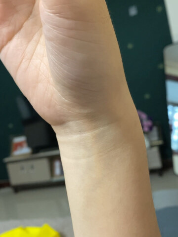 原来怀孕的人右手脉搏跳动真的好明显呀