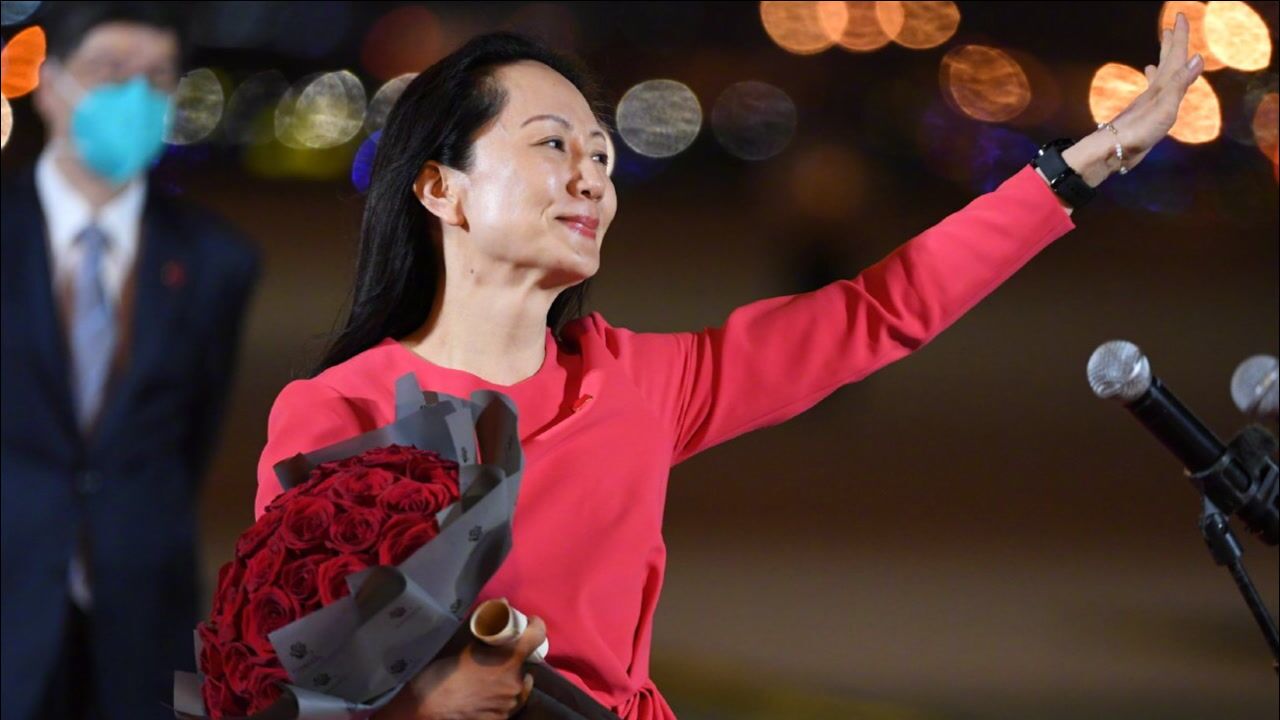 晚上10点，孟晚舟一身红衣抵达深圳，下飞机第一句话令人热泪盈眶_高清1080P在线观看平台_腾讯视频