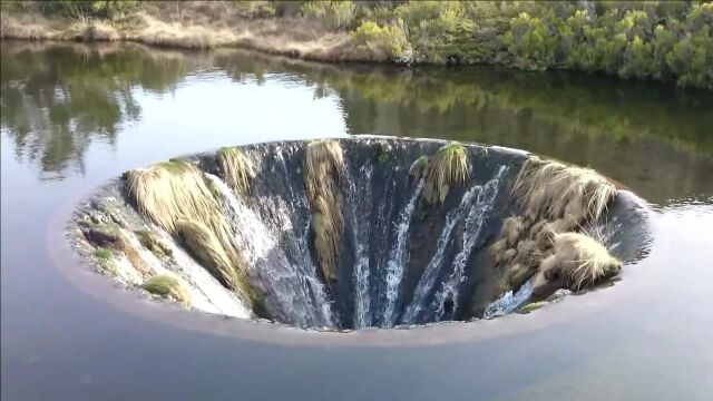 葡萄牙湖面上神秘的“地球破洞”是怎么回事?水流向了哪里?