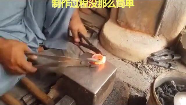 铁匠手工铸造实用小工具 制作过程没那么简单