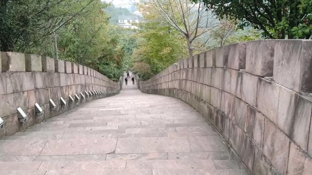 这是浙江金华永康市的小长城,不要门票,不要停车费,风景不错