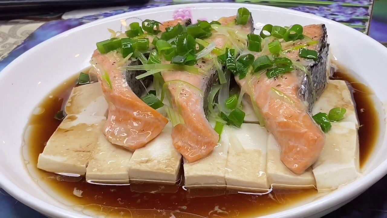 三文鱼怎么做才好吃？大厨教你最好吃的做法，肉质鲜美，鱼香四溢_高清