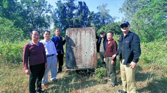 在临高新盈镇澹庵泉石碑前,给戴氏宗亲,说一段南宋名臣胡铨留下的人文故事