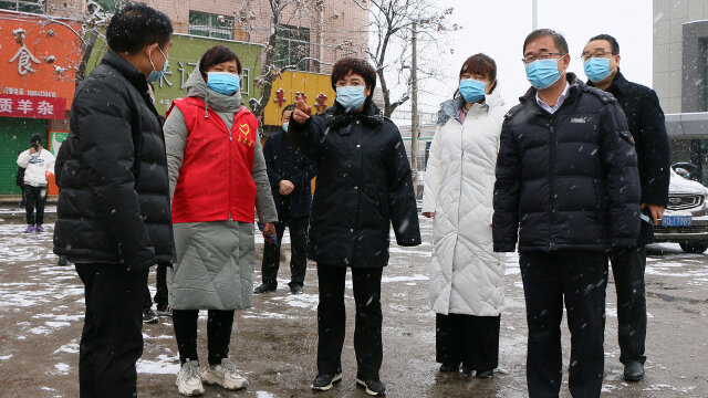 县委书记蒲春侠检查疫情防控工作
