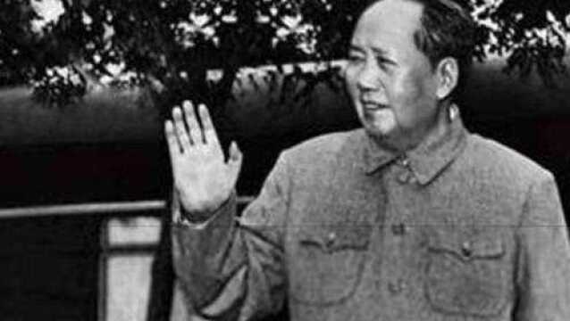 1949年,开国大典顺利举行,毛主席宣告新中国成立!