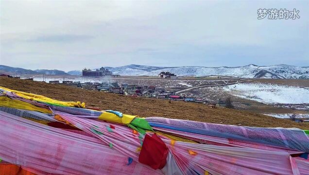 自驾新都桥到小色达各日马村,开上山鸟瞰,雪后村落美得遗世独立